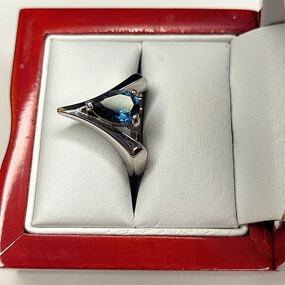 London Blue - Picture 2 of 7